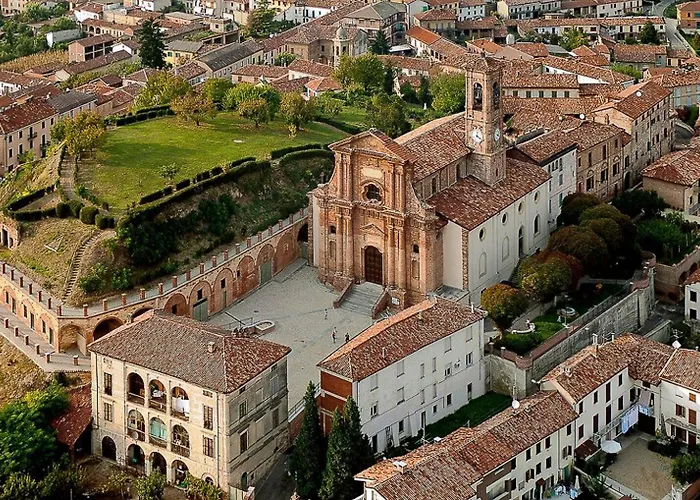 Alojamento de Acomodação e Pequeno-almoço Castello Di Monferrato 4*