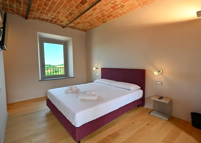 Alojamento de Acomodação e Pequeno-almoço Castello Di Monferrato 4*